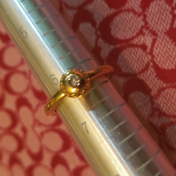 Simple sparkly Ring - Picture 6 of 6